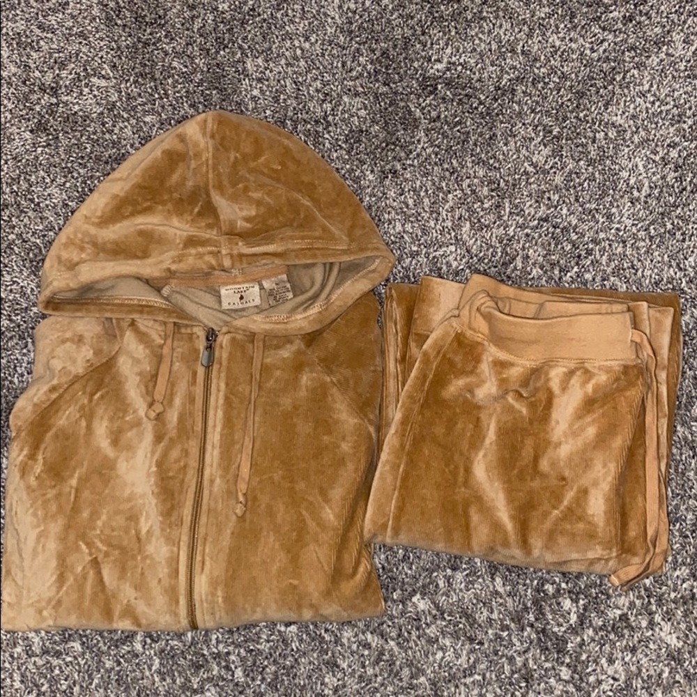 matching jacket and sweatpants set ッ